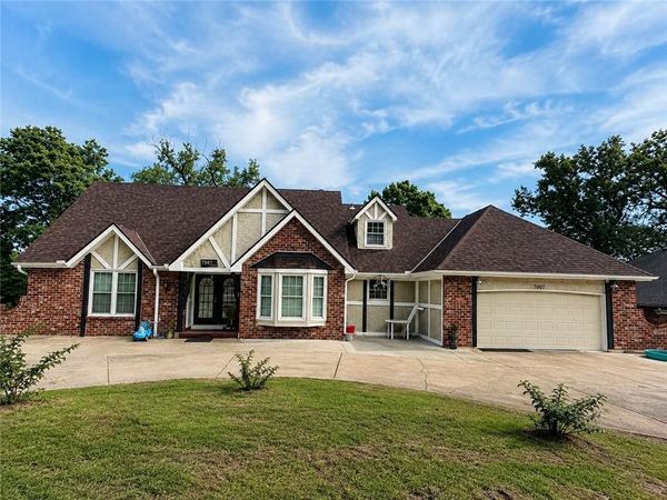 7007 Lakeshore Drive, Raytown, MO 64133