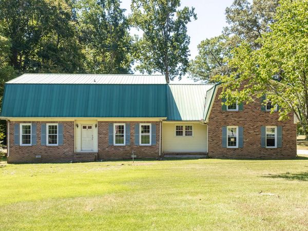 12 Hancock Rd , Fayetteville, TN 37334