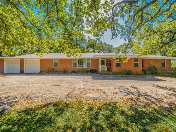 2314 Ingleside Drive , Grand Prairie, TX 75050