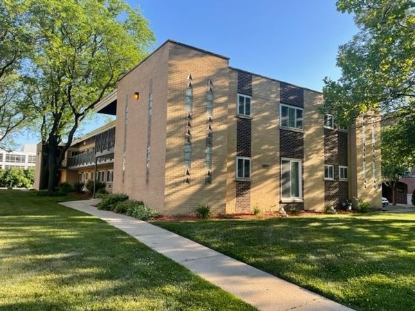 1019 Peterson Avenue , Unit B6, Park Ridge, IL 60068