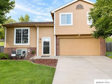 1210 Rawhide Road, Papillion, NE 68046
