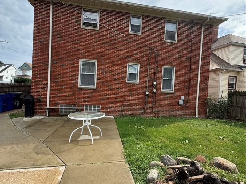 16727 Grovewood Avenue, Cleveland, OH 44110 Photo 5