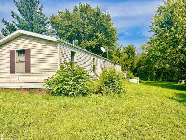 418 Milwaukee St, Parnell, IA 52325