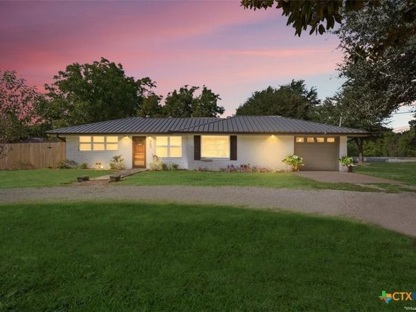 907 E Main Street , Little River Academy, TX 76554