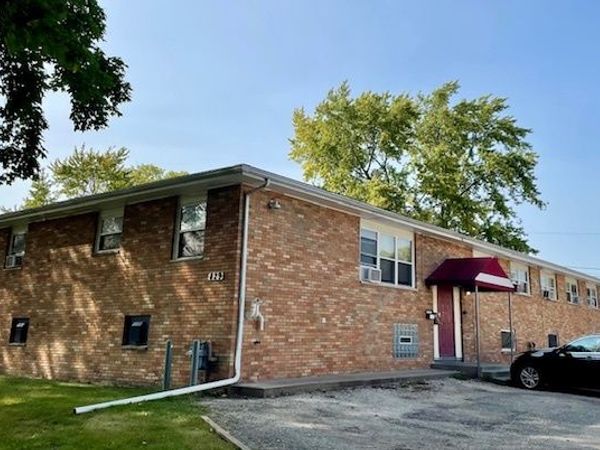 829 Greenbrier Road, DeKalb, IL 60115