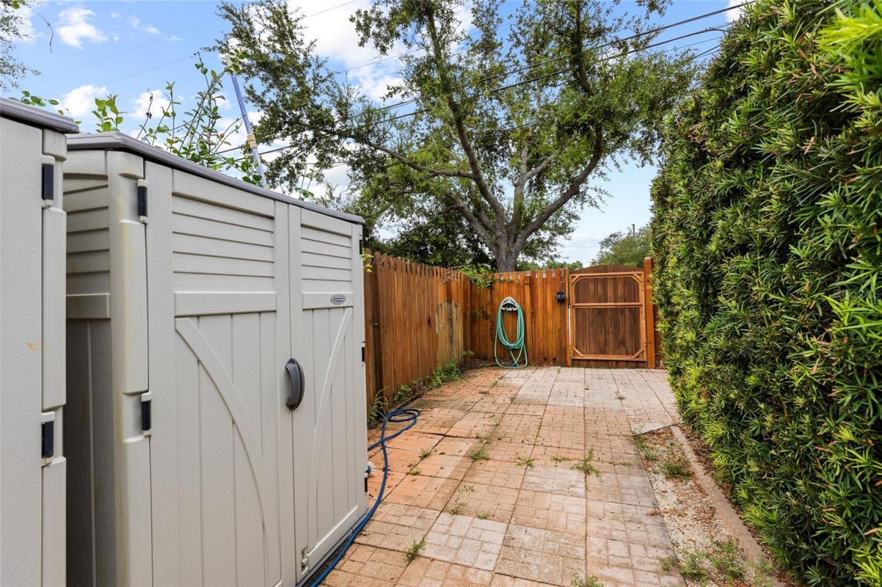 1702 Meadow Oak Lane , Tarpon Springs, FL 34689 Photo