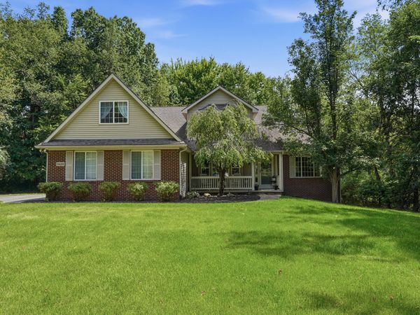 3431 Eagle Valley Court, Howell, MI 48843