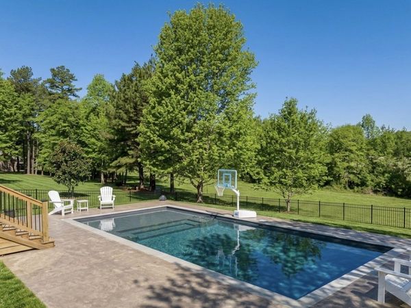 524 Country Club Dr , Dickson, TN 37055