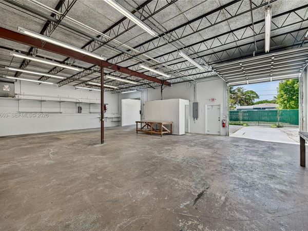 950 NE 40th Ct, Oakland Park, FL 33334
