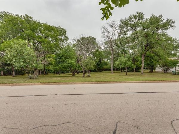 201 Lakeridge Road , Lakeside, TX 76108