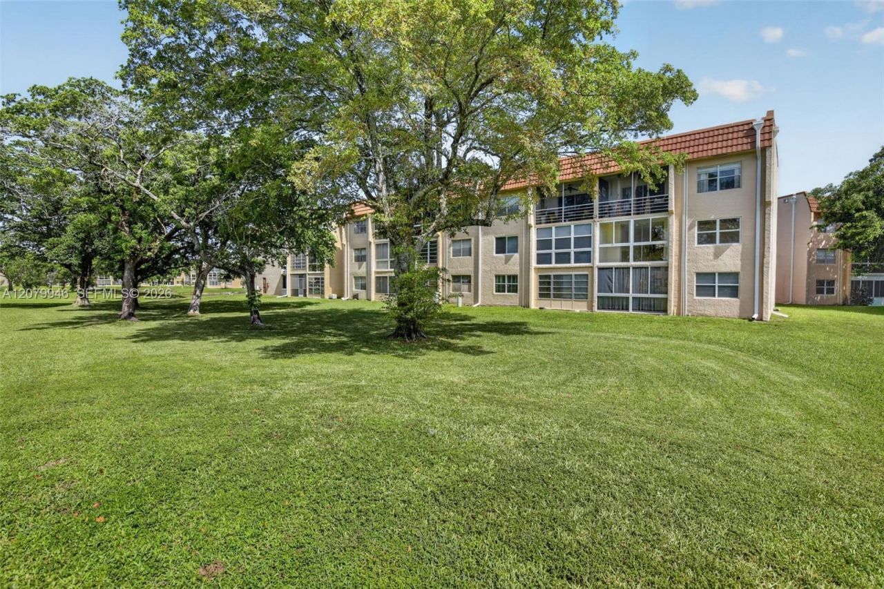9261 Sunrise Lakes Blvd , Unit 203, Sunrise, FL 33322 Photo
