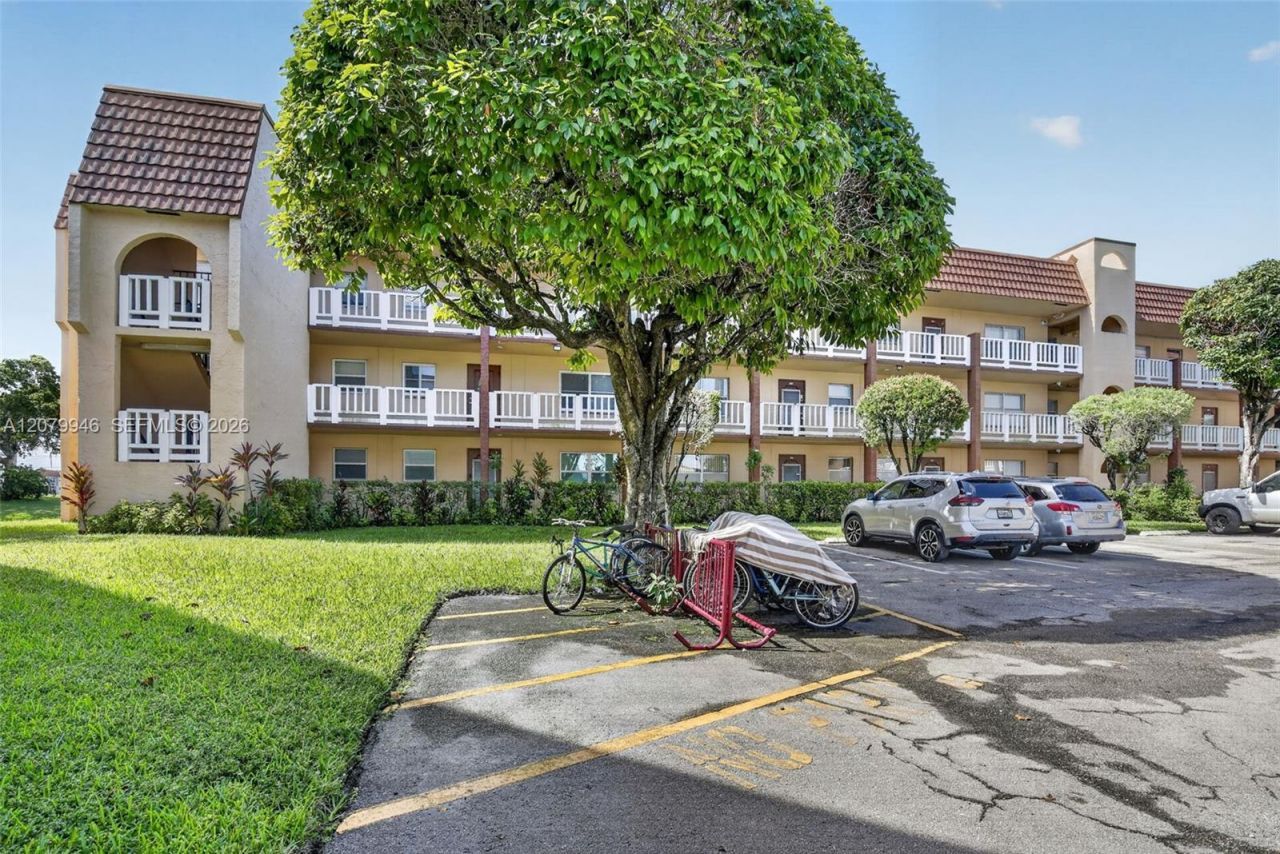 9261 Sunrise Lakes Blvd , Unit 203, Sunrise, FL 33322 Photo