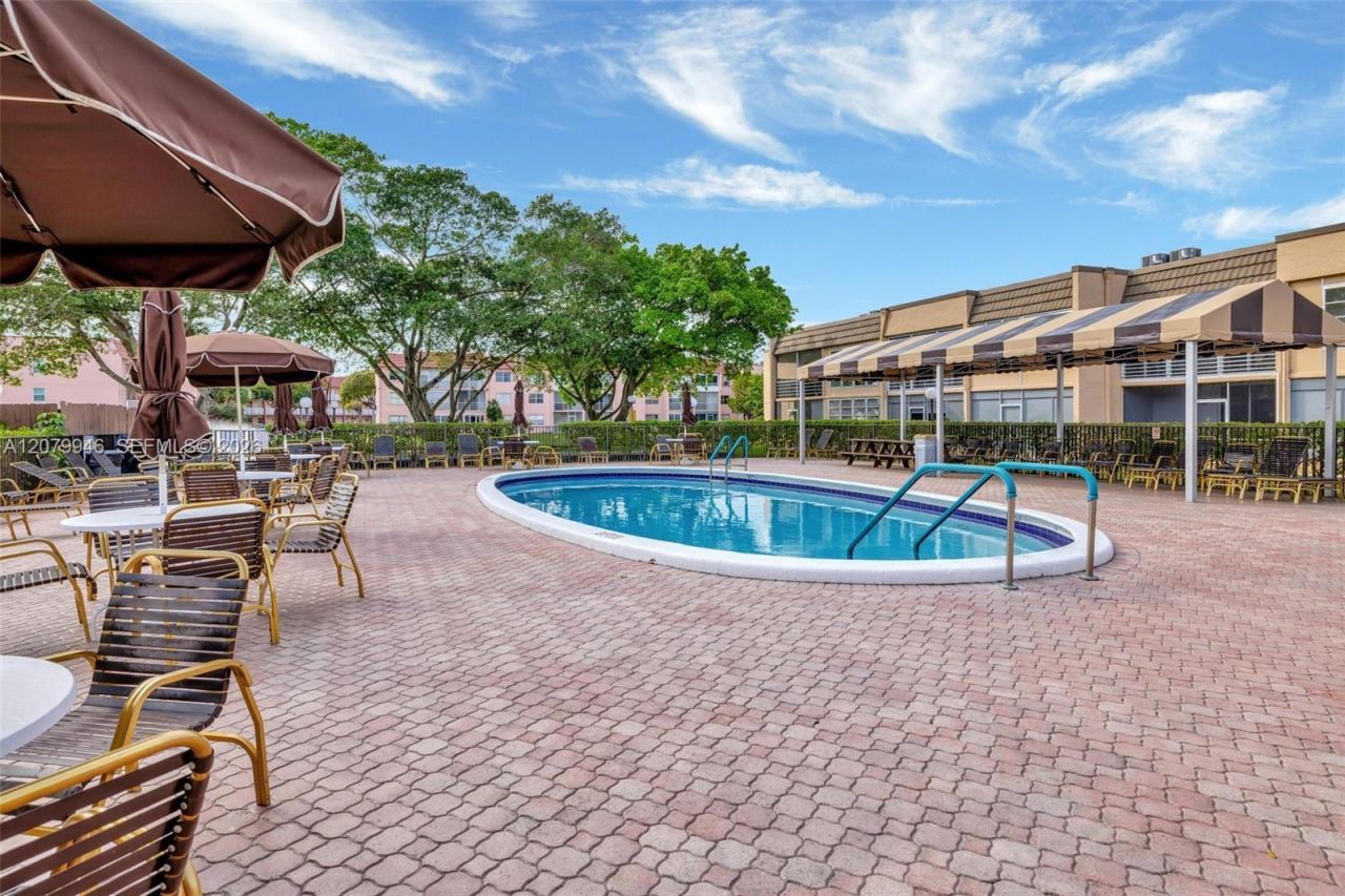 9261 Sunrise Lakes Blvd , Unit 203, Sunrise, FL 33322 Photo