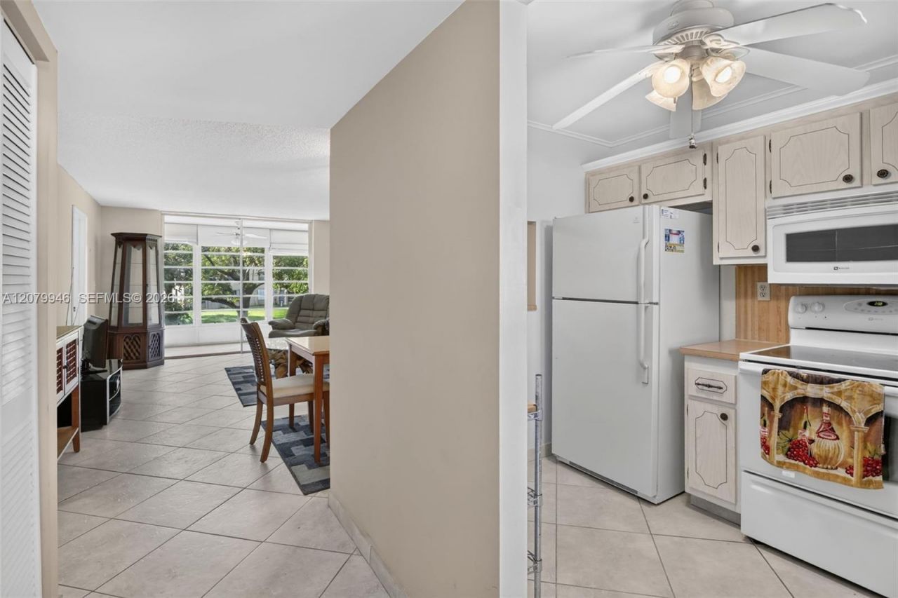 9261 Sunrise Lakes Blvd , Unit 203, Sunrise, FL 33322 Photo