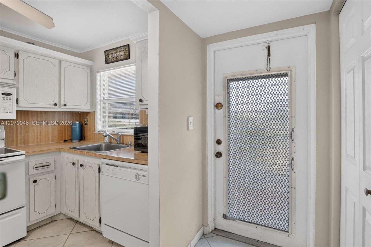 9261 Sunrise Lakes Blvd , Unit 203, Sunrise, FL 33322 Photo
