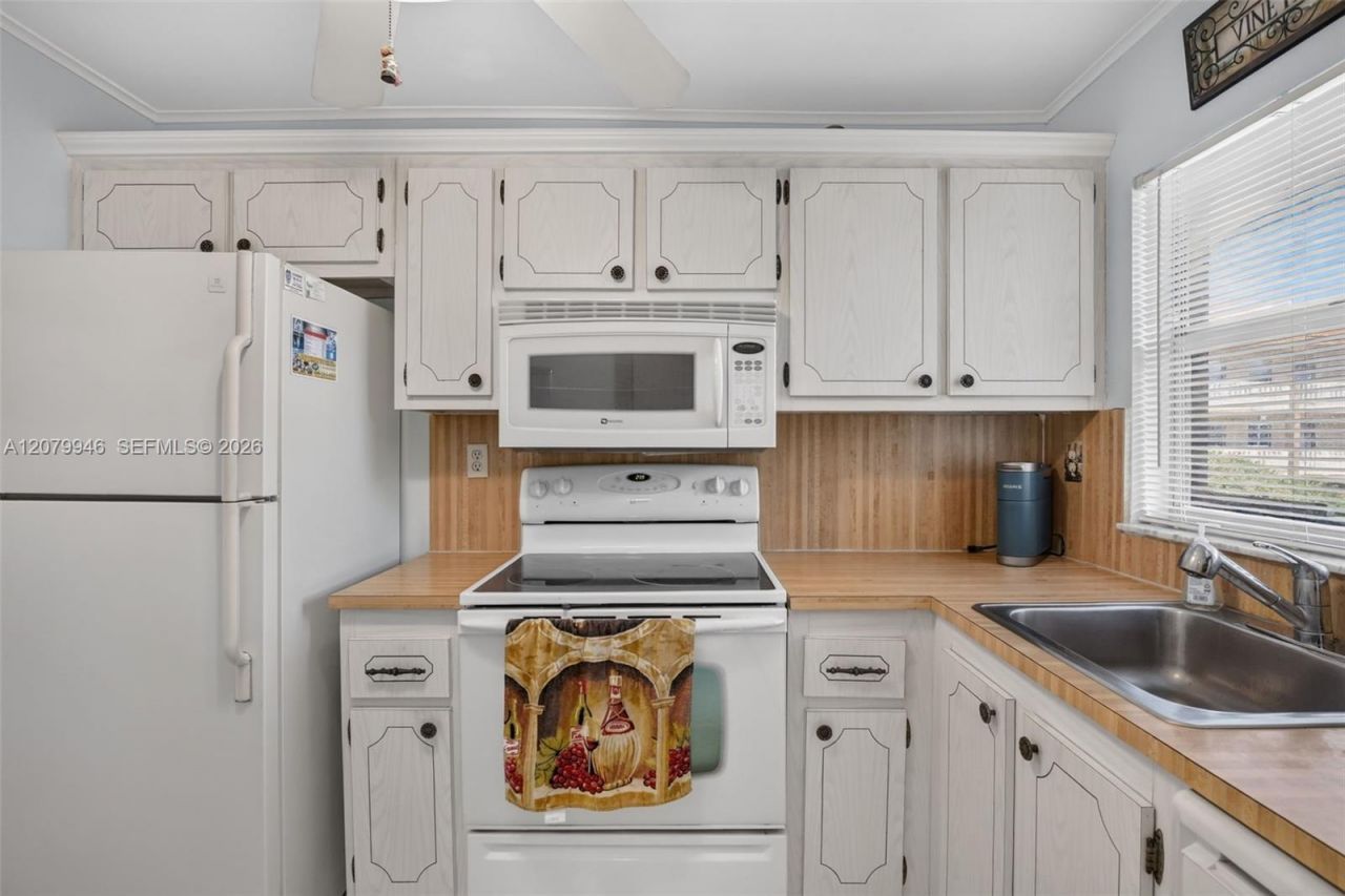 9261 Sunrise Lakes Blvd , Unit 203, Sunrise, FL 33322 Photo