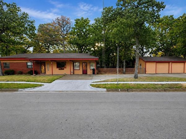 801 Paula Street , Kennedale, TX 76060