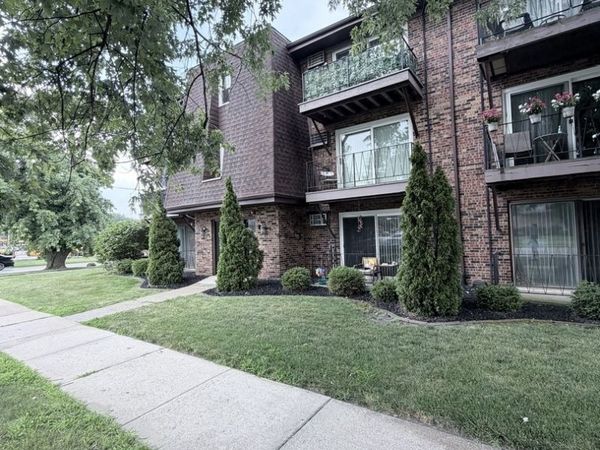 7005 99th Street , Unit 2W, Chicago Ridge, IL 60415