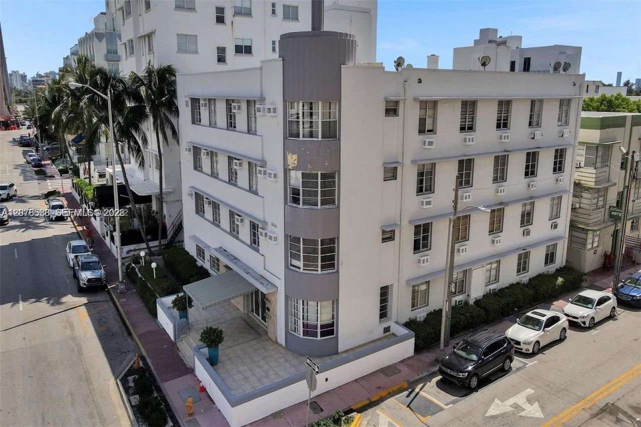 3030 Collins Ave, Unit 4B, Miami Beach, FL 33140 Main Photo