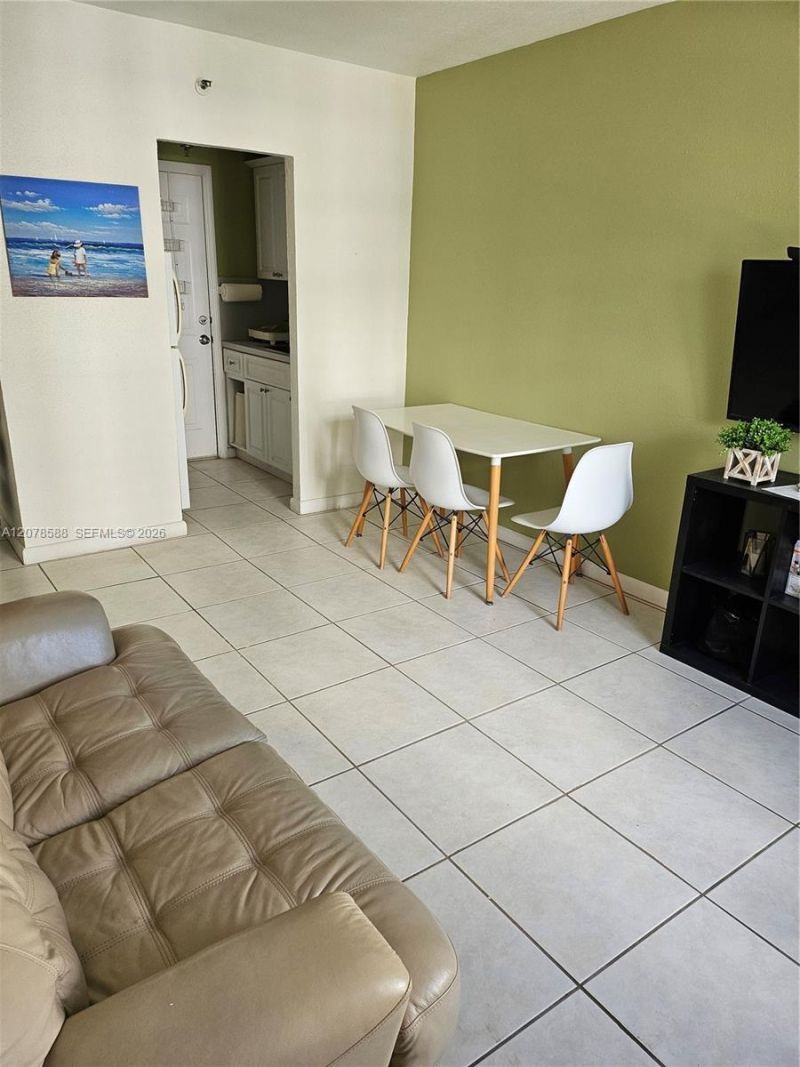 3030 Collins Ave, Unit 4B, Miami Beach, FL 33140 Photo