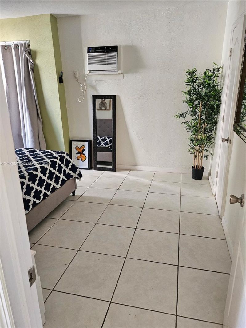 3030 Collins Ave, Unit 4B, Miami Beach, FL 33140 Photo