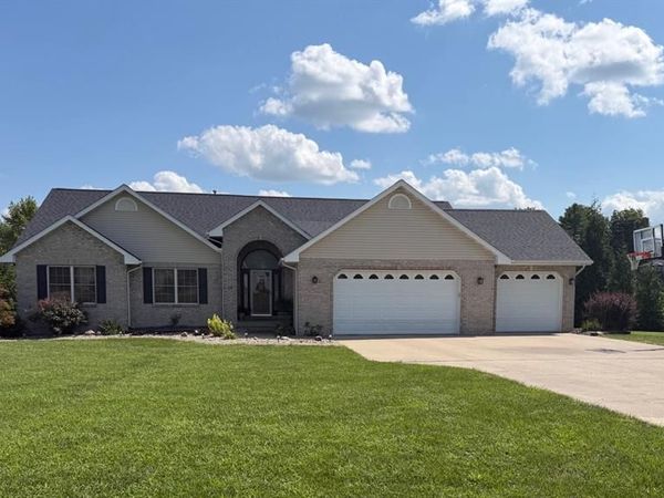 20 Glory Drive , Highland, IL 62249