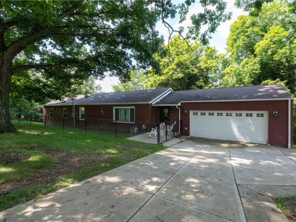 135 Devils Den , Burgettstown, PA 15021