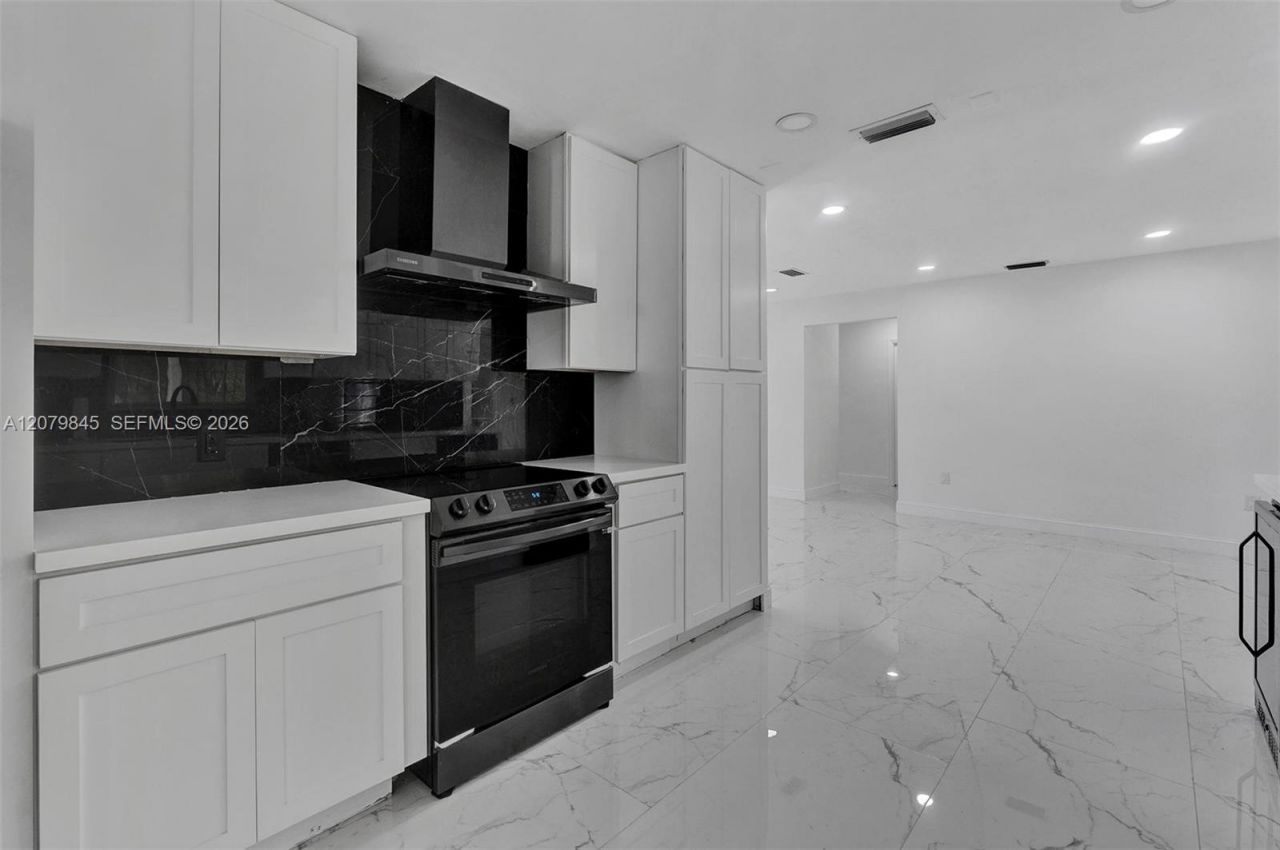 860 NW 207th St , Miami Gardens, FL 33169 Photo
