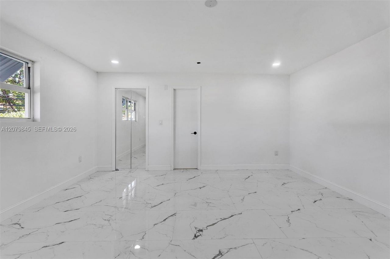 860 NW 207th St , Miami Gardens, FL 33169 Photo