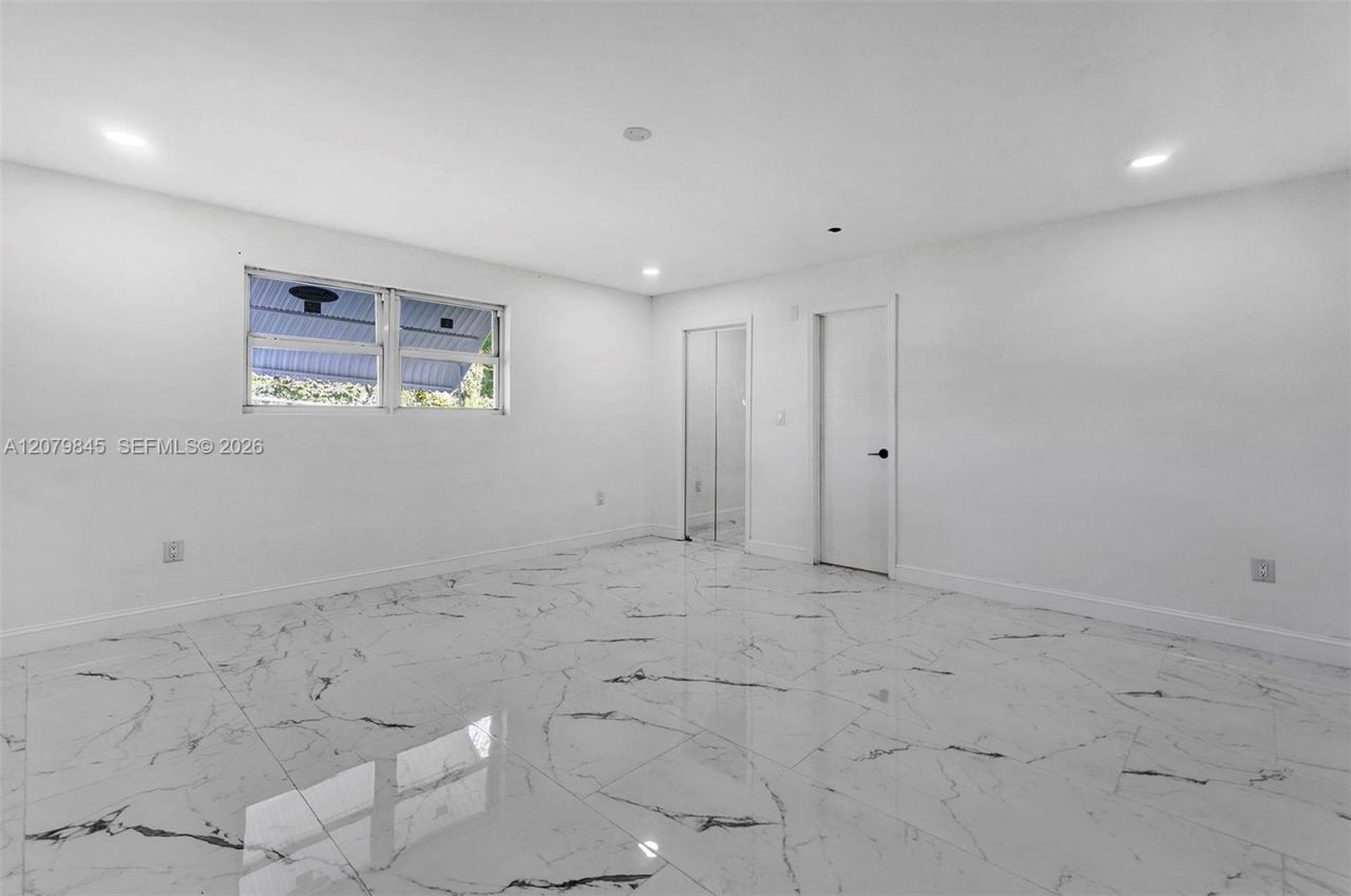 860 NW 207th St , Miami Gardens, FL 33169 Photo