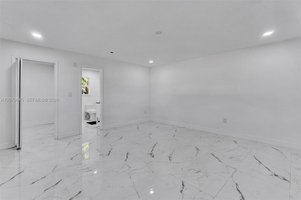 860 NW 207th St , Miami Gardens, FL 33169 Photo