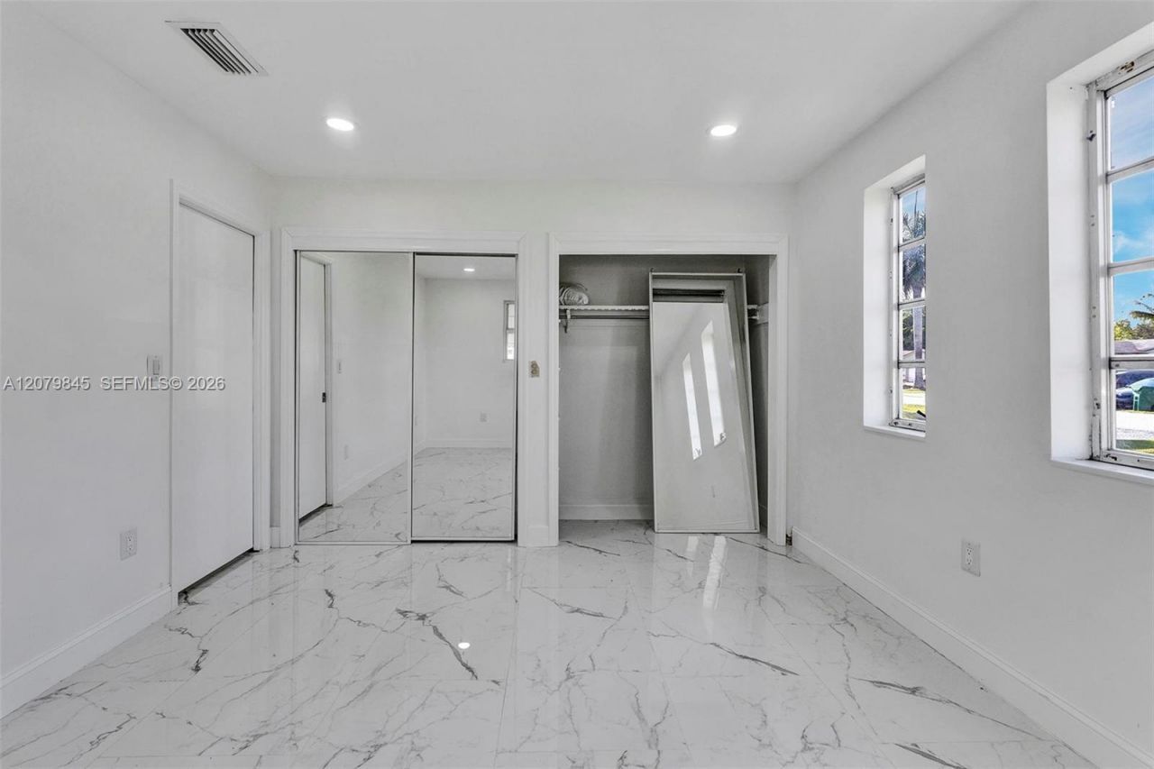 860 NW 207th St , Miami Gardens, FL 33169 Photo