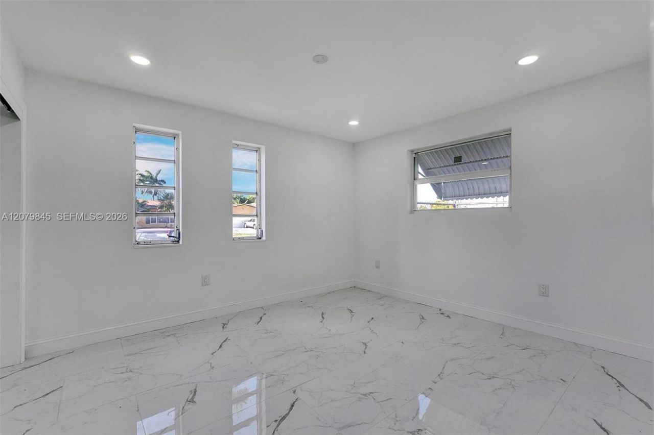860 NW 207th St , Miami Gardens, FL 33169 Photo