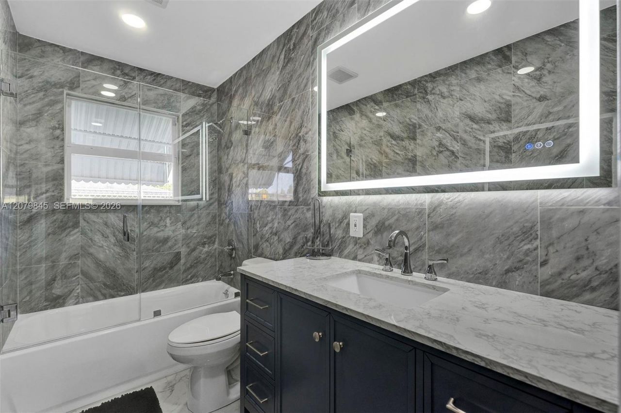 860 NW 207th St , Miami Gardens, FL 33169 Photo