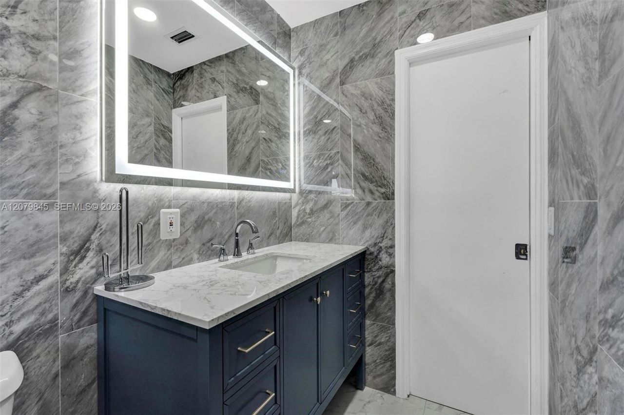 860 NW 207th St , Miami Gardens, FL 33169 Photo