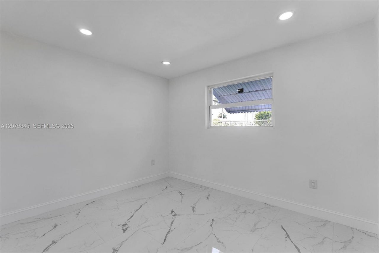 860 NW 207th St , Miami Gardens, FL 33169 Photo