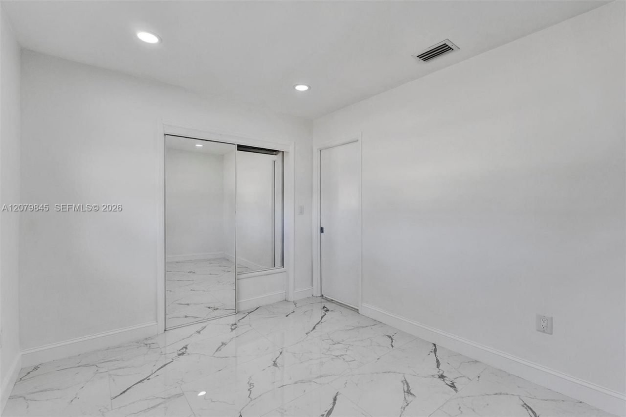 860 NW 207th St , Miami Gardens, FL 33169 Photo