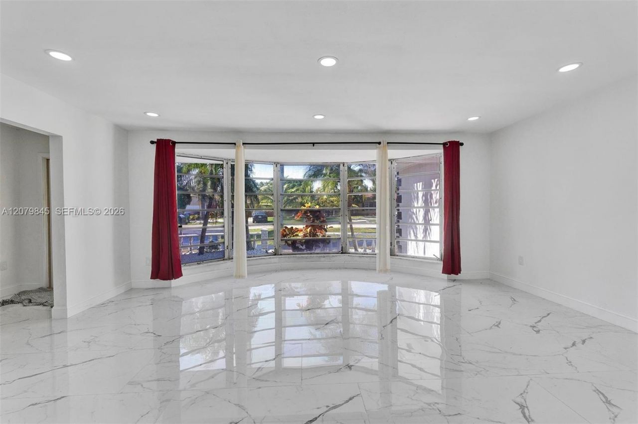 860 NW 207th St , Miami Gardens, FL 33169 Photo