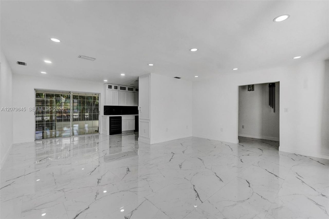 860 NW 207th St , Miami Gardens, FL 33169 Photo