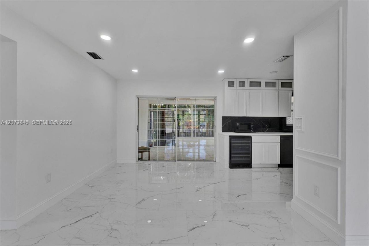 860 NW 207th St , Miami Gardens, FL 33169 Photo