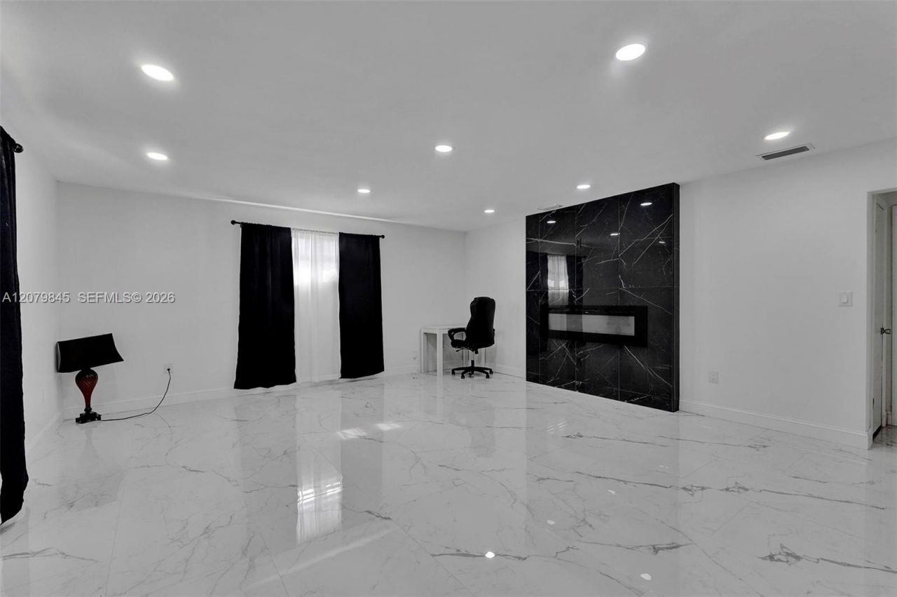 860 NW 207th St , Miami Gardens, FL 33169 Photo