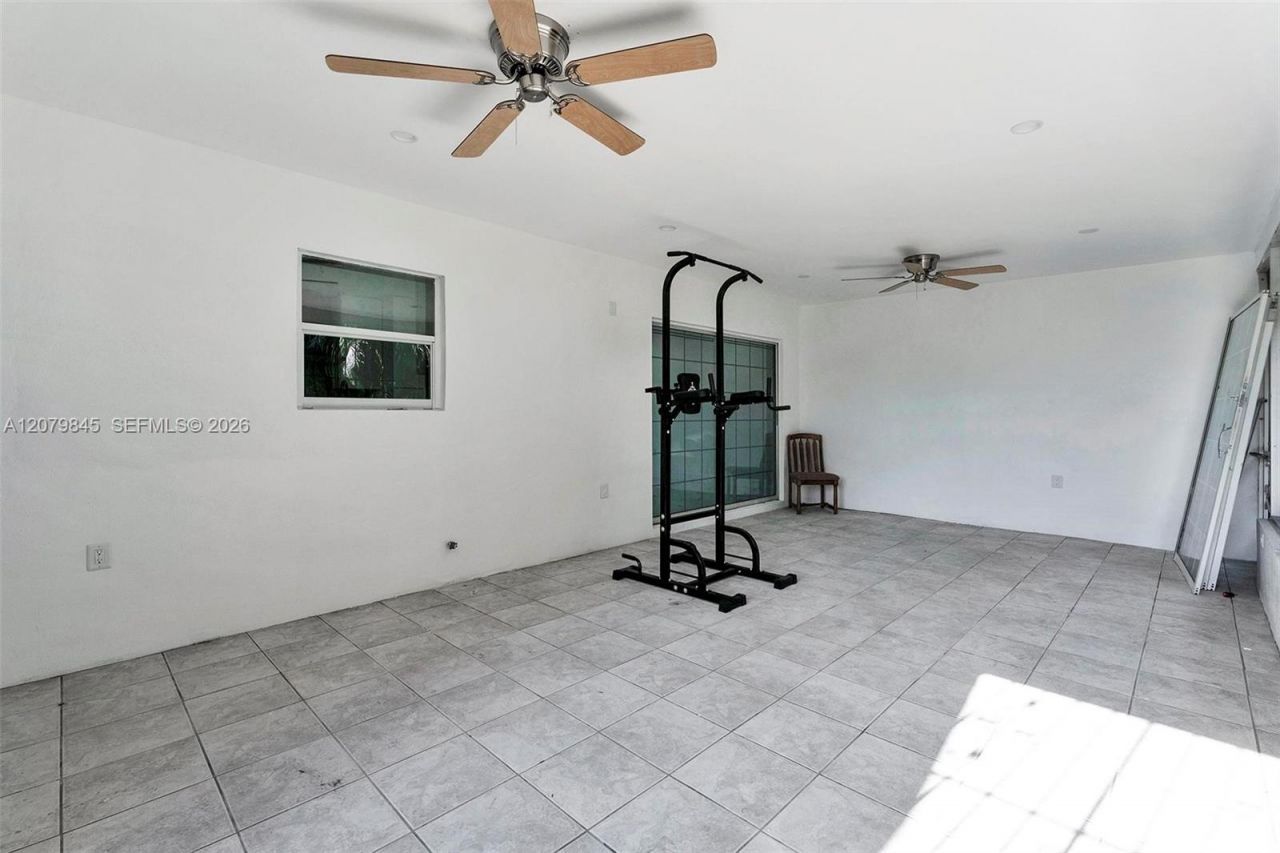 860 NW 207th St , Miami Gardens, FL 33169 Photo