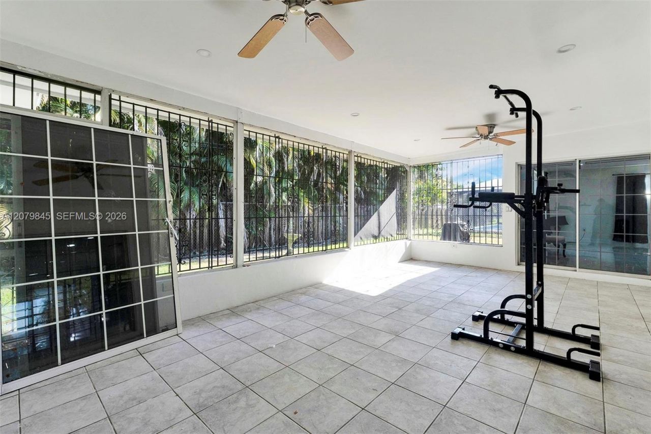 860 NW 207th St , Miami Gardens, FL 33169 Photo