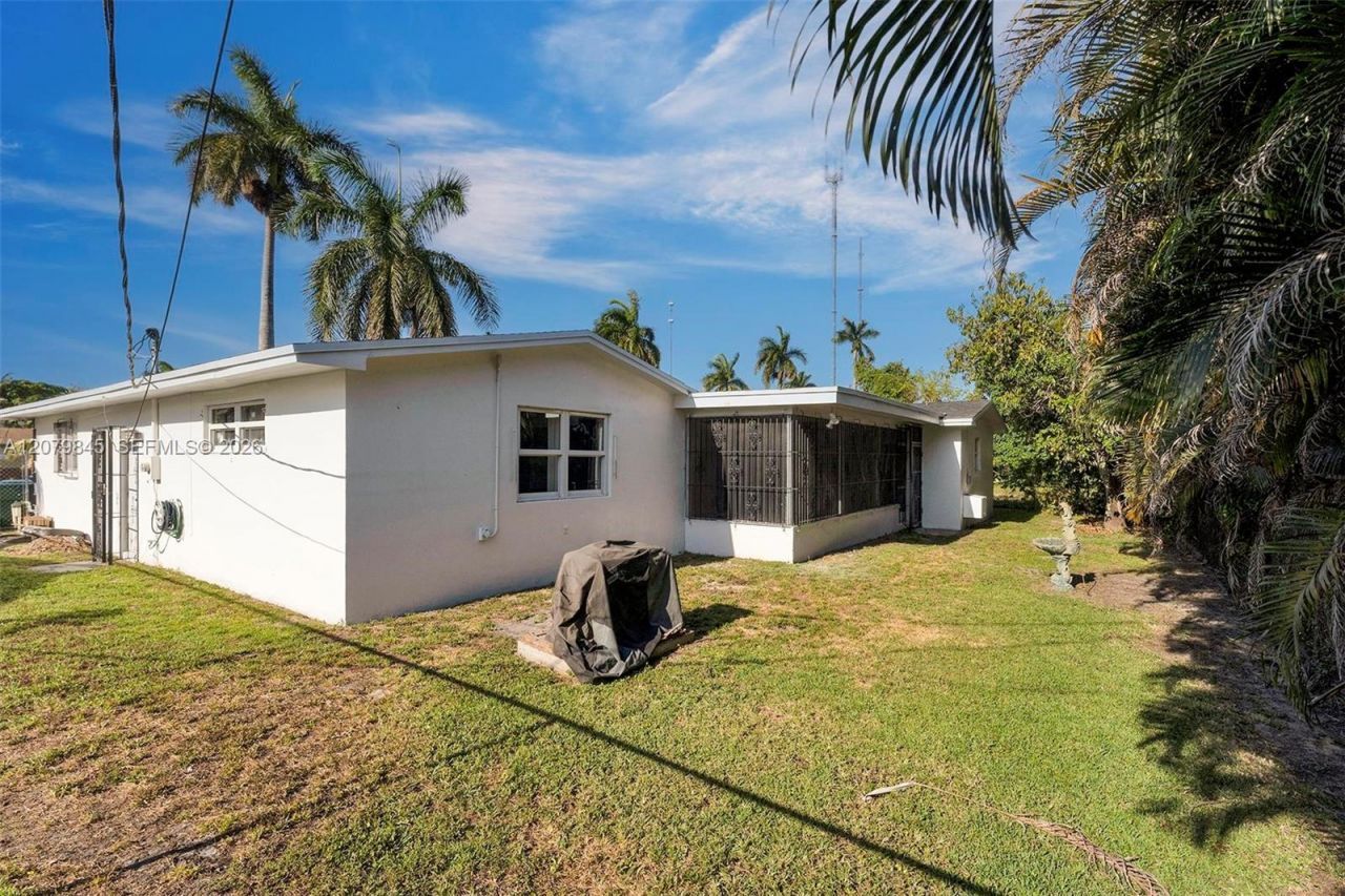 860 NW 207th St , Miami Gardens, FL 33169 Photo