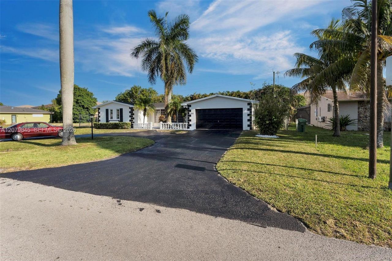 860 NW 207th St , Miami Gardens, FL 33169 Photo