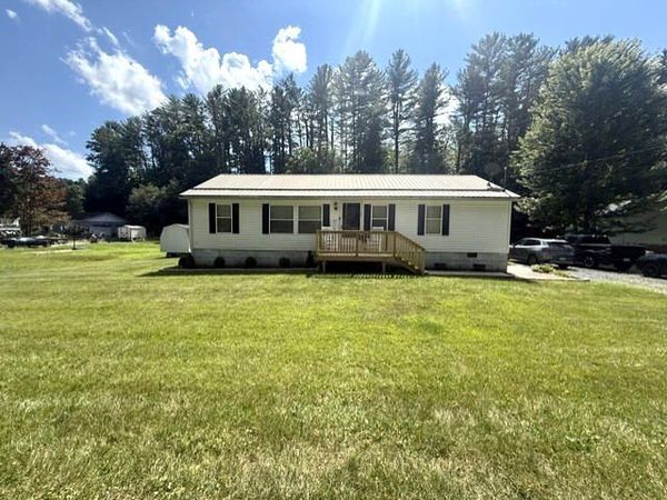 429 Glenview Rd, CRAB ORCHARD, WV 25827