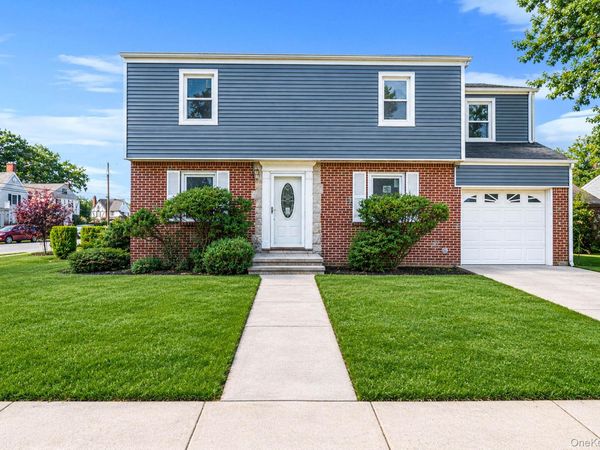 1 Hudson Court , Lynbrook, NY 11563