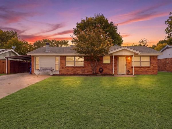 824 Crosby Avenue , White Settlement, TX 76108