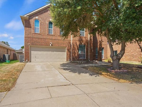 2236 Sparrow Hawk Court, Grand Prairie, TX 75052