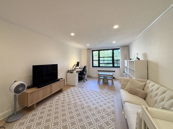 92 Marion St, Unit 4, Brookline, MA 02446